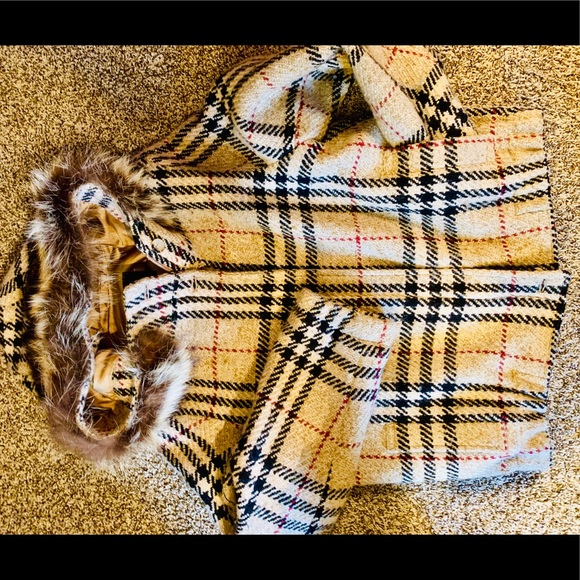 Authentic Burberry Wool Coat with Fur Hood Trim - Picture 3 of 3